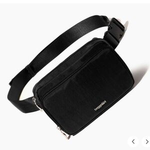 Baggallini Black Modern Belt Bag NWOT